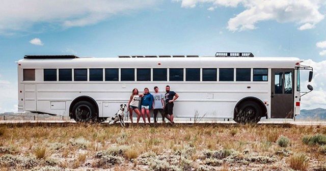 Школьный автобус превратили в дом мечты