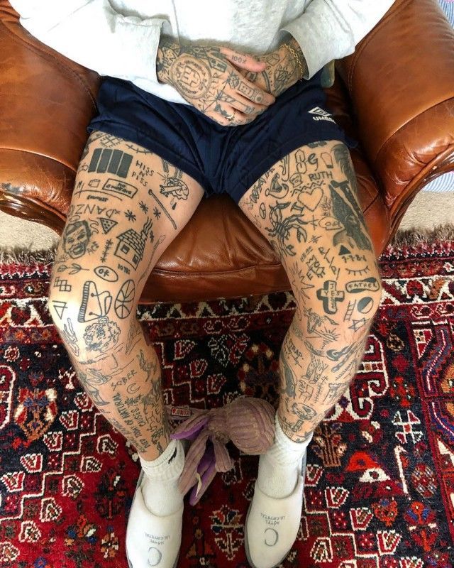 Парень из британии набивает тату за каждый день карантина