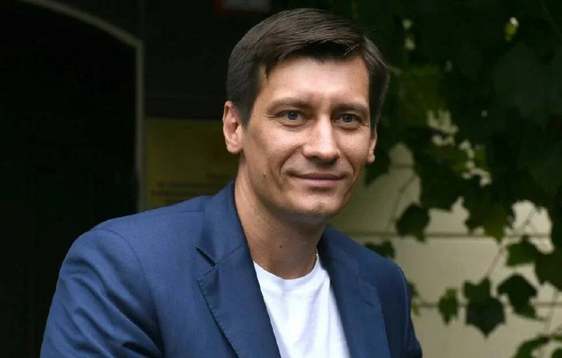 Михаила Ходорковского и экс-депутата Дмитрия Гудкова внесли