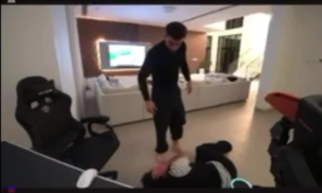 Появились кадры продолжения избиения блогера Субо 3 Миниатюра видео