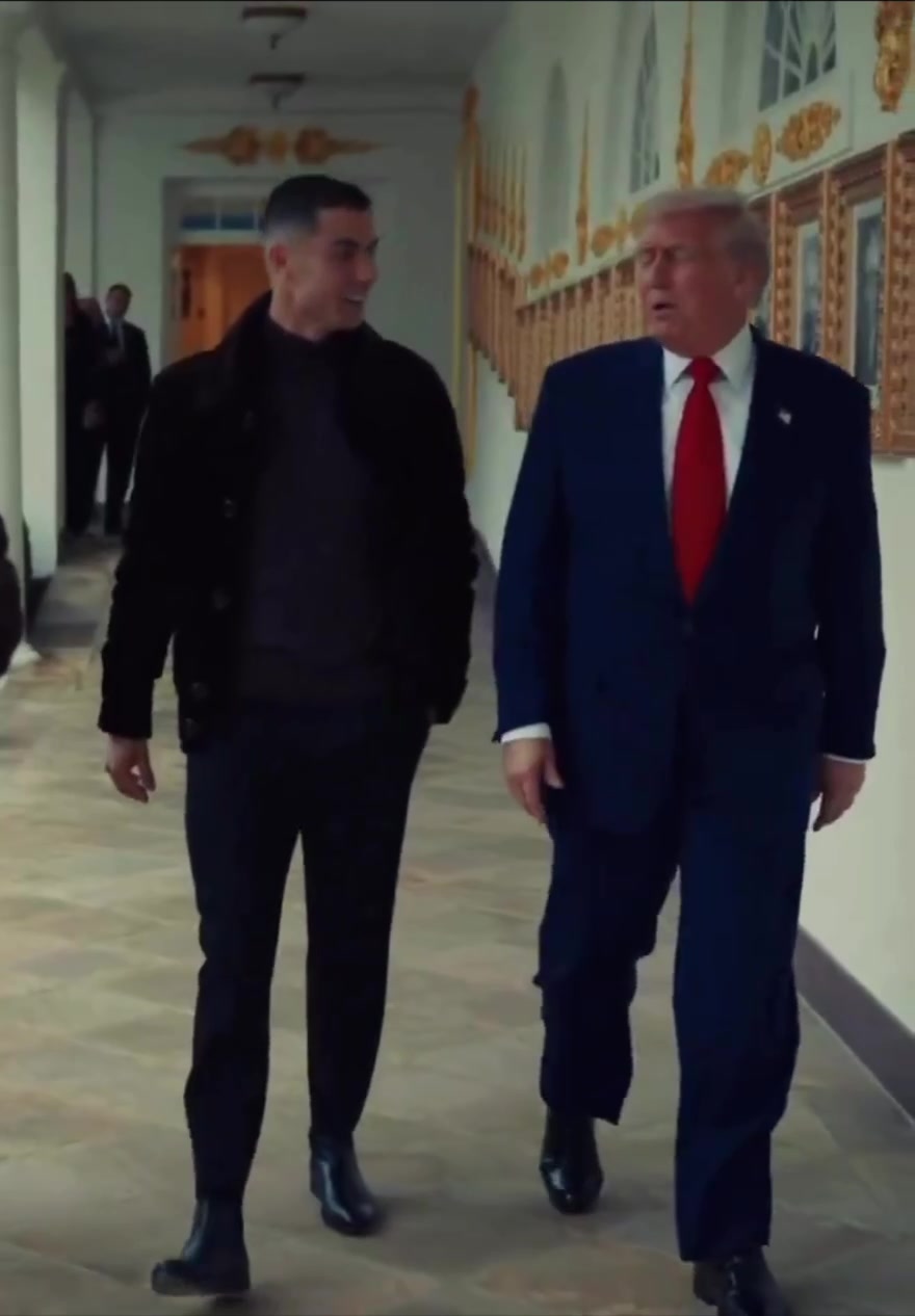 Трамп встретился с Роналду. Белый дом подписал видео Двое 3 Миниатюра видео