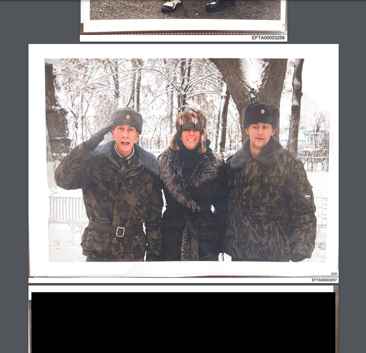 Фото с российскими военными, катарский шейх, футболка 12 ⚡️Фото с российскими военными, катарский шейх, футболка с символикой ЦАХАЛ, Эпштейн рядом с маленькими детьми, статуи чёрной женщины на верёвке, Клинтон в Азии, списки девушек из Москвы для клиентов, инструкции по детскому массажу, заказы книг о секс-рабстве, рассуждения о создании «гарема», упоминания Трампа и просто крайне странные кадры.Пользователи сети изучают файлы Эпштейна, опубликованные Минюстом США.👉 Новости | INFOPULSE