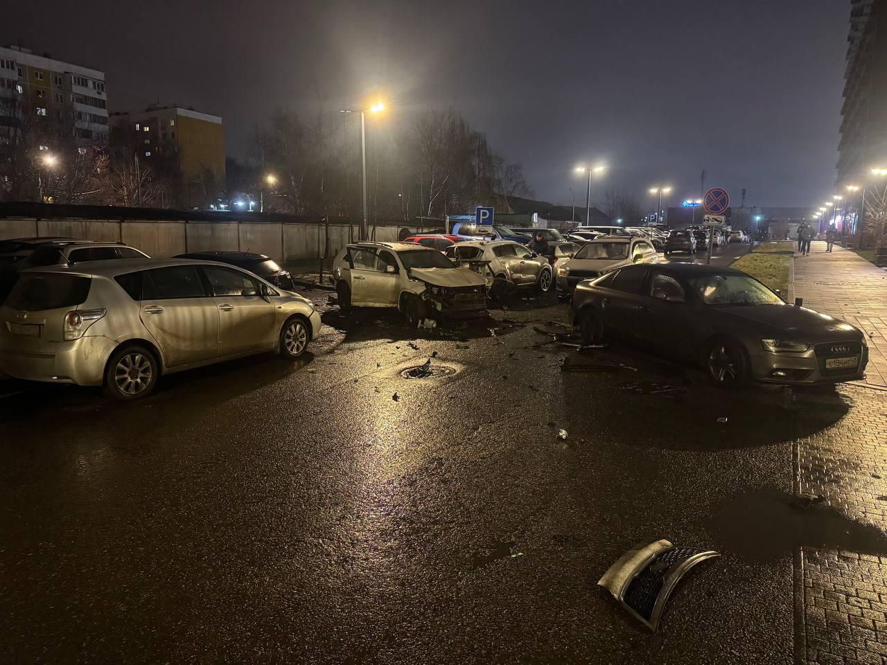 Во дворе жилого дома в московском Ясенево взорвался... 5 Во дворе жилого дома в московском Ясенево взорвался...