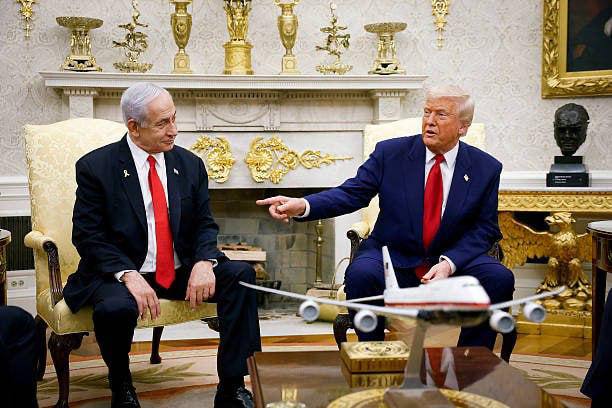 Трамп начал встречу с Нетаньяху в Белом доме, СМИ. Прессу 3 ⚡️Трамп начал встречу с Нетаньяху в Белом доме, — СМИ.Прессу в Овальный кабинет не пустили.👉 Новости | INFOPULSE