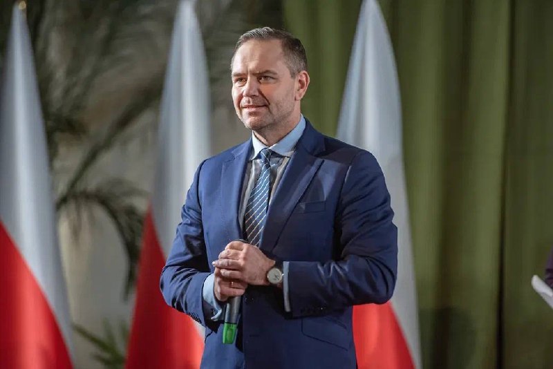 Президент Польши Навроцкий назвал дезинформацией сообщения... 3 ⚡️Президент Польши Навроцкий назвал дезинформацией сообщения о обязательном взносе в $1 млрд в «Совет мира».Он потребовал от правительства предоставить ему четкую позицию польского государства по вступлению в организацию.👉 Новости | INFOPULSE
