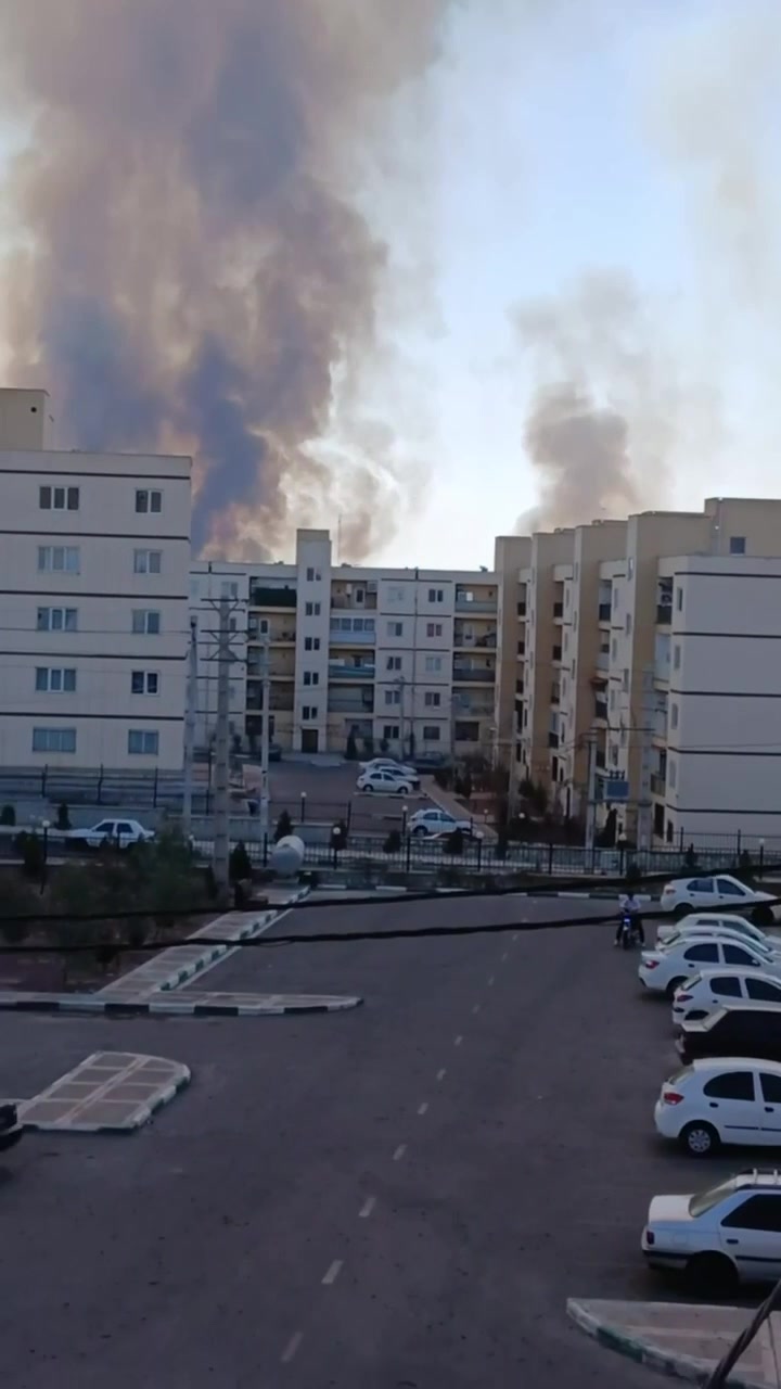 Взрывы в иранском Паранде над городом поднимается дым 9 Миниатюра видео