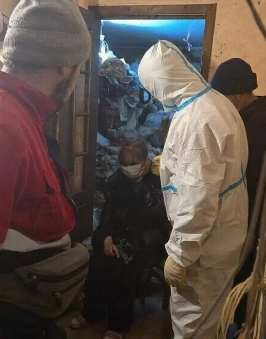 В питерской квартире среди гор мусора обнаружили труп... 6 В питерской квартире среди гор мусора обнаружили труп...