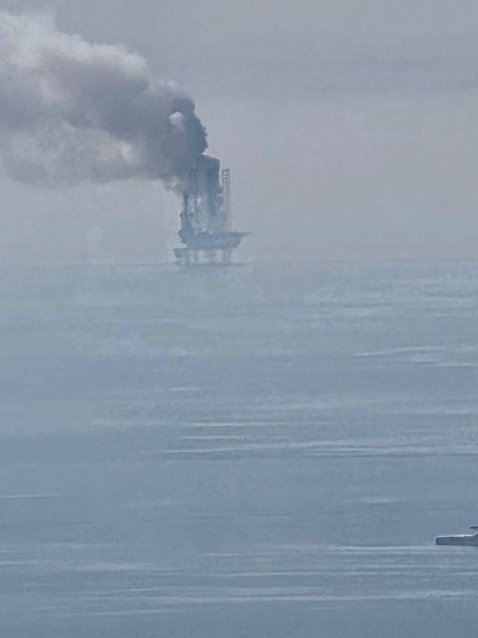 Иранские беспилотники атаковали нефтяную платформу ОАЭ 3 ⚡️Иранские беспилотники атаковали нефтяную платформу ОАЭ в Персидском заливе, — СМИ.👉 Новости | INFOPULSE