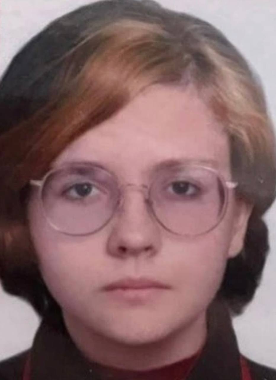 16-летняя школьница ушла в горы ставить эксперимент 4 ⚡️16-летняя школьница ушла в горы «ставить эксперимент по выживанию» и пропала в Новороссийске, — СМИ.
10 марта Лиза Карпова вышла из дома якобы в школу, но до уроков не дошла: по дороге она купила еду и после этого отключила телефон. Вечером девочка позвонила однокласснику и сообщила, что находится в горах и собирается провести «эксперимент по выживанию», а утром заявила, что домой не вернётся.
Последнее фото она отправила подруге из района Мефодиевских гор. Поиски ведут полиция и добровольцы.
👉 Новости | INFOPULSE