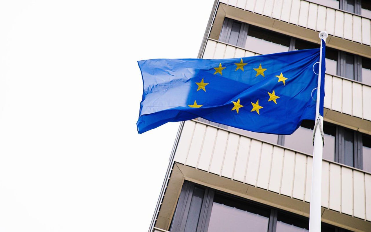 ЕС согласовал решение по кредиту Украине 3 ⚡️ЕС согласовал решение по кредиту Украине на €90 млрд, преодолев вето Венгрии, и оно не будет пересмотрено, — Болгарское национальное радио со ссылкой на источник в Брюсселе.👉 Новости | INFOPULSE