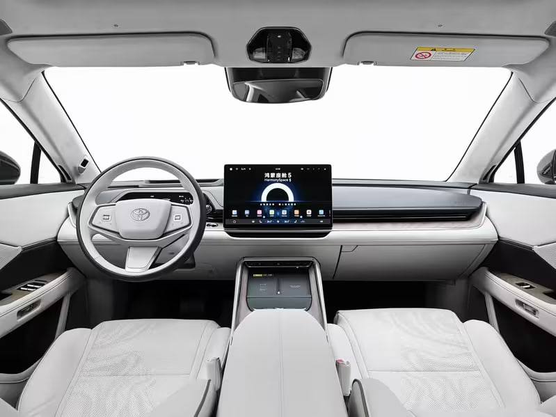 Toyota представила электро-Camry по цене Весты модель bZ7...