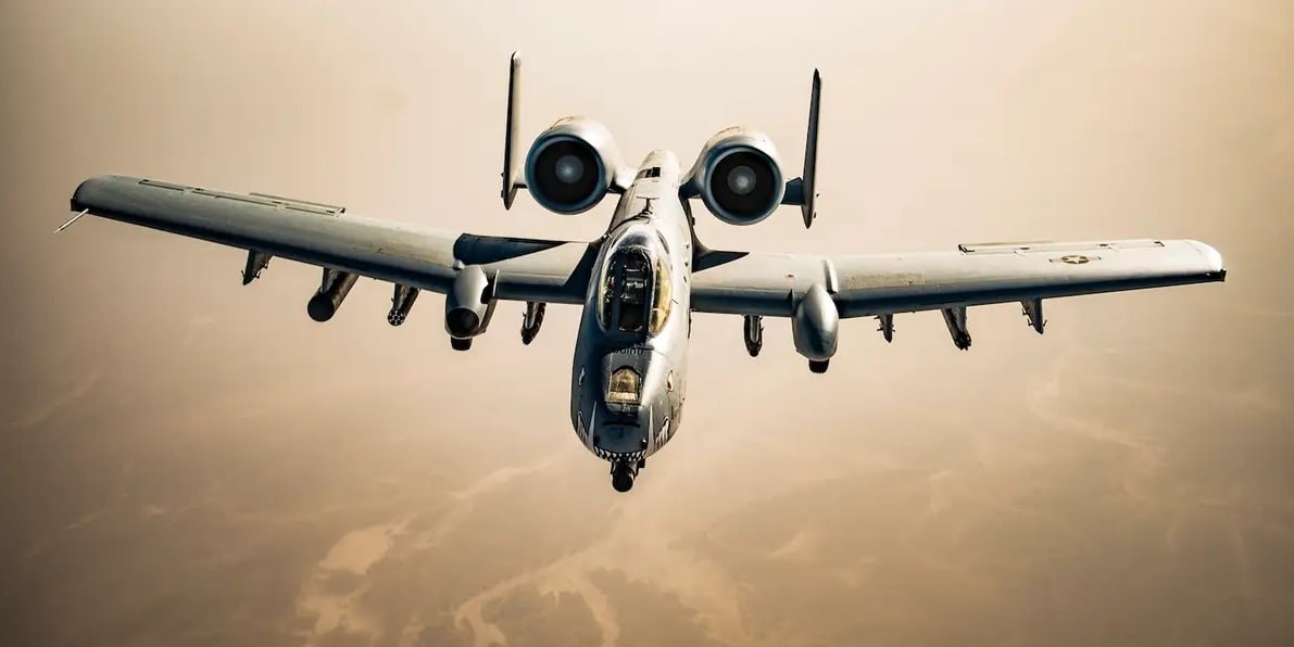 Американский штурмовик A-10 потерпел крушение 3 ⚡️Американский штурмовик A-10 потерпел крушение в районе Ормузского пролива, — The New York Times со ссылкой на источники.Крушение произошло практически одновременно со сбитием F-15E над Ираном, сообщает газета. Пилот успешно спасён.👉 Новости | INFOPULSE